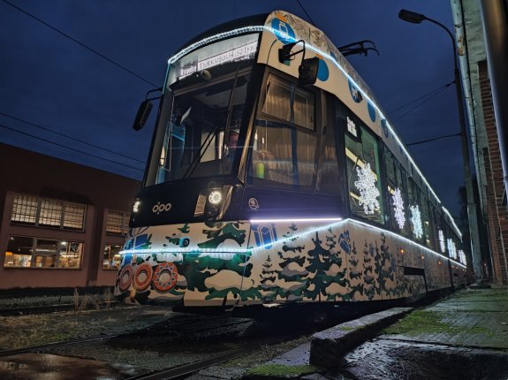 Vánoční tramvaj Škoda 39T v Ostravě